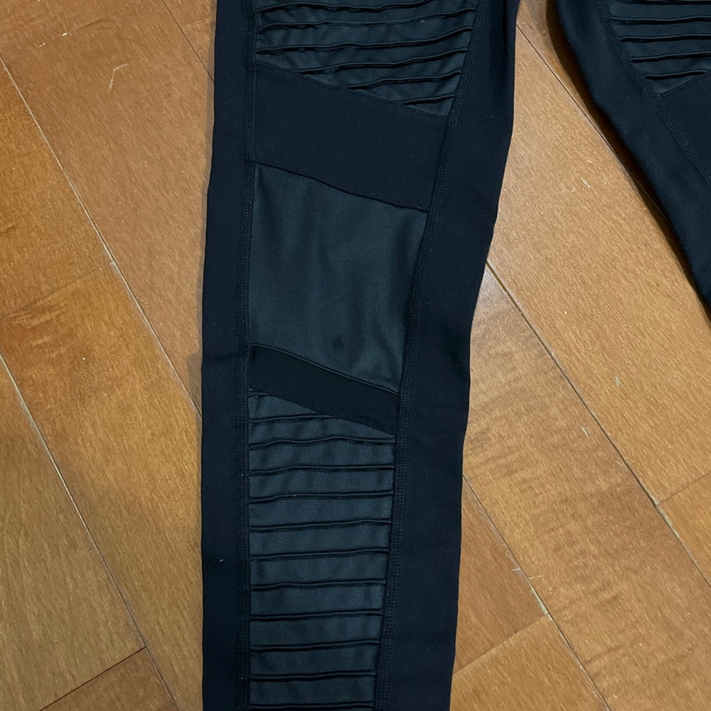 Alo 7/8 High-Waist Moto Legging Black Size Medium - Picture 5 of 6